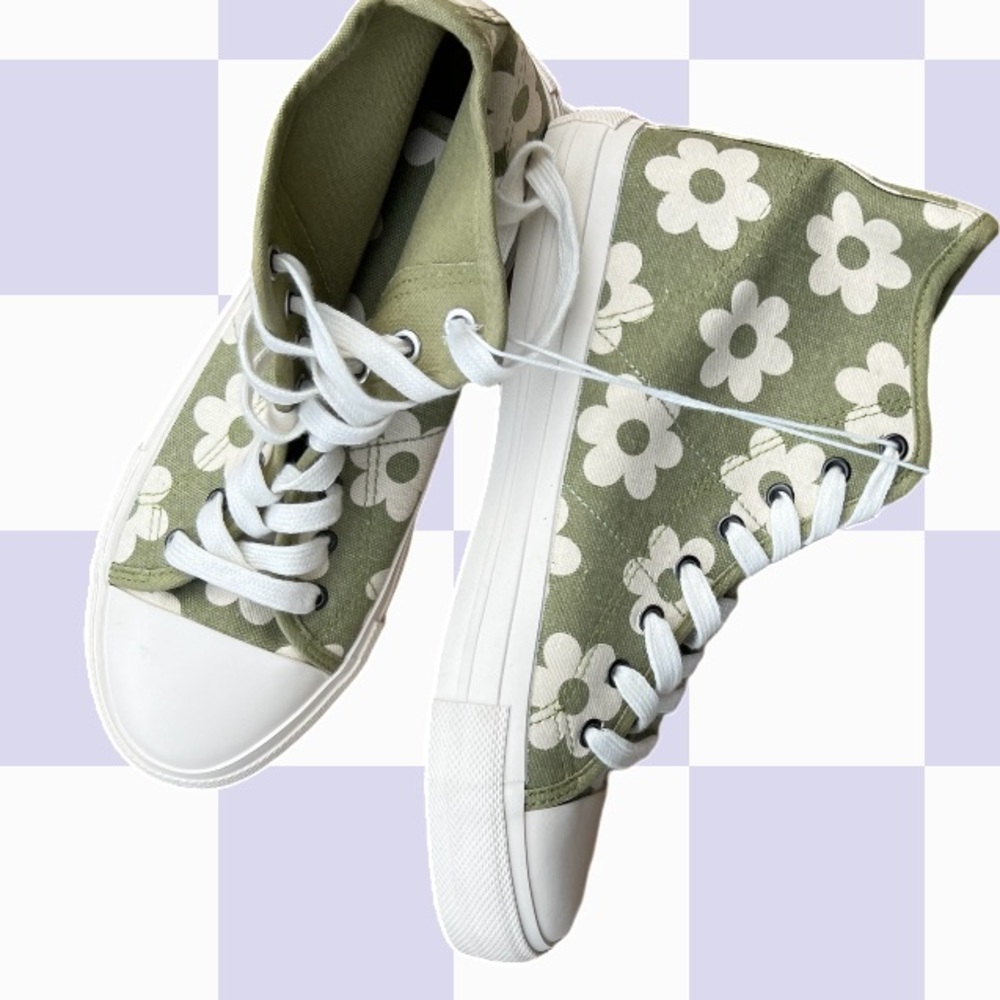 American eagle nwt high top floral sneakers size 8 adorable 70s style